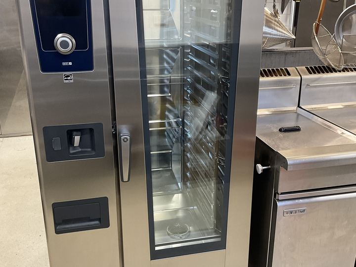 Rational iCombi Pro floor model