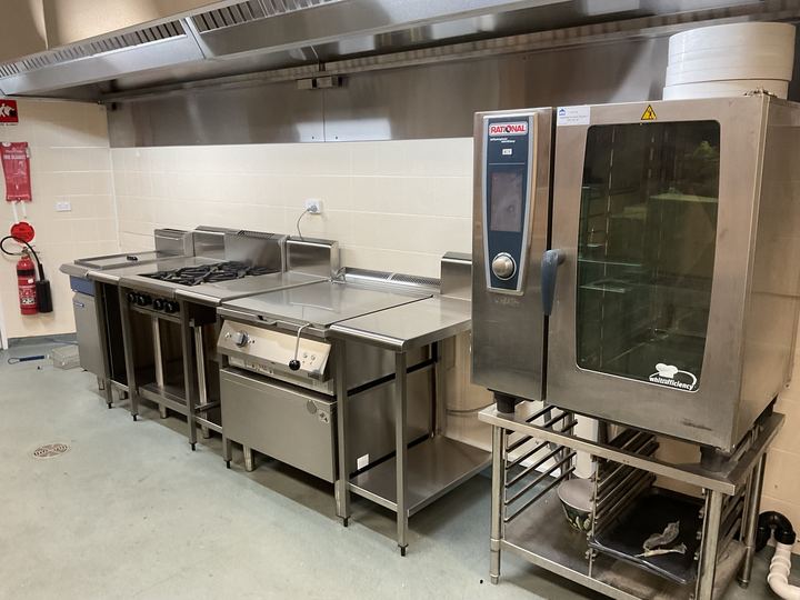 Cooking line with Zanussi tilting pan and Rational combi