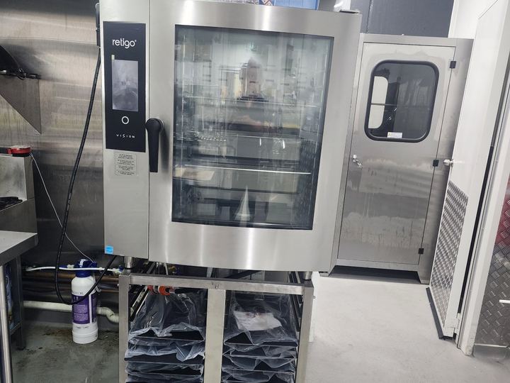 Retigo Vision combi oven on stand
