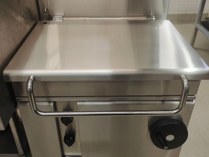 Waldorf tilting bratt pan with water fill