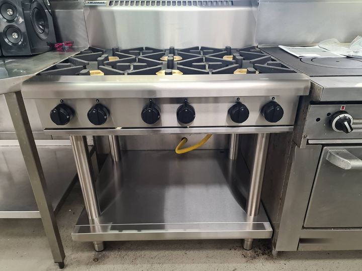 Waldorf six-burner gas cooktop on stand