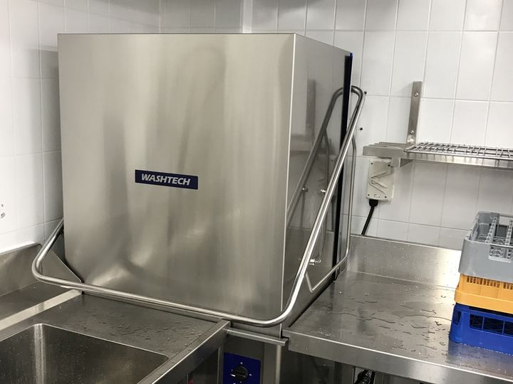 Washtech pass-through dishwasher